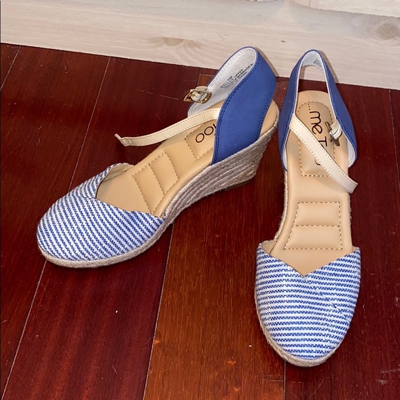 Shoes - NWOT Me too blue and white stripe wedges
